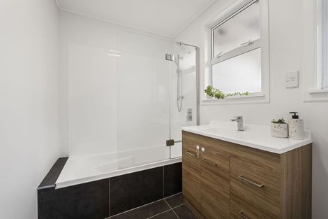 Photo of property in 9 Anson Place, Westown, New Plymouth, 4310