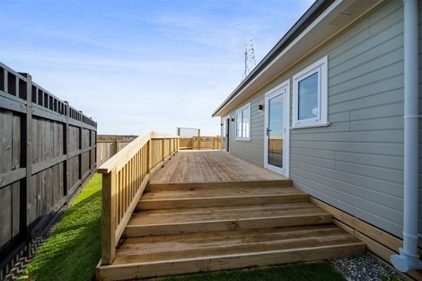 Photo of property in 25 Maple Crescent, Whalers Gate, New Plymouth, 4310