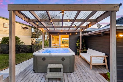 Photo of property in 63 Ardern Avenue, Stanmore Bay, Whangaparaoa, 0932