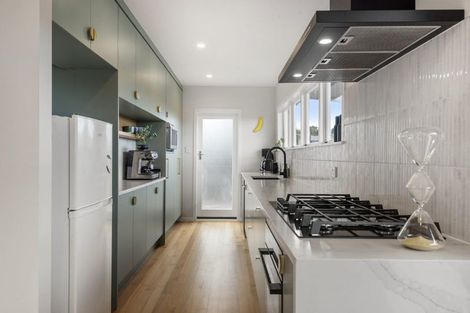Photo of property in 3 Council Terrace, Northcote Point, Auckland, 0627