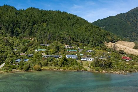 Photo of property in 15 Mccormicks Road, Whatamango Bay, Picton, 7281
