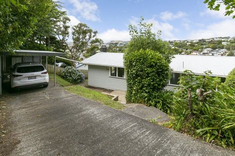 Photo of property in 127 Ruskin Road, Newlands, Wellington, 6037