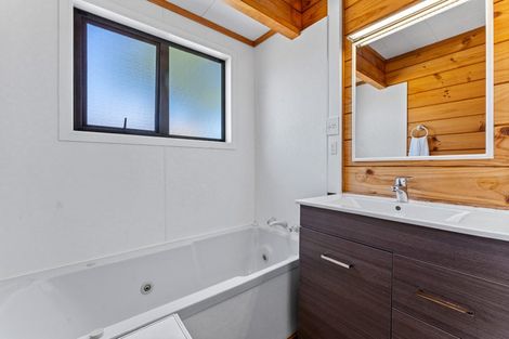 Photo of property in 124 Brightside Road, Stanmore Bay, Whangaparaoa, 0932