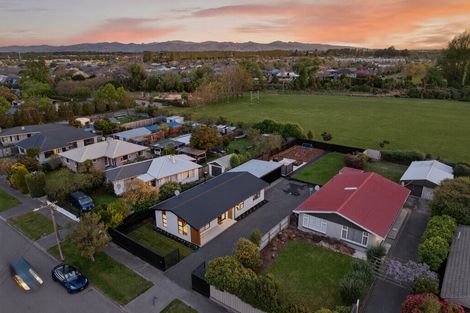 Photo of property in 75 Englefield Road, Northwood, Christchurch, 8051