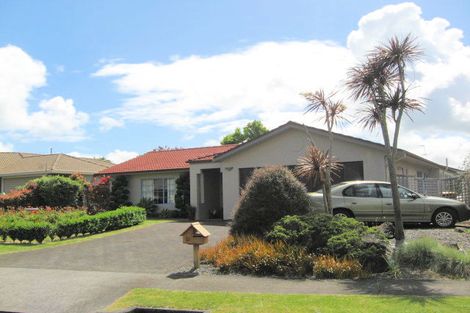 Photo of property in 13 Chippewa Place, Conifer Grove, Takanini, 2112