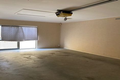 Photo of property in 8a Fiesta Drive, Half Moon Bay, Auckland, 2012