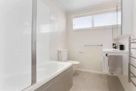 Photo of property in 2/29 Rangitoto Terrace, Milford, Auckland, 0620