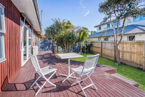 Photo of property in 1/1 Golf Road, New Lynn, Auckland, 0600