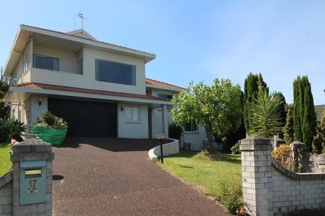 Photo of property in 17 Soling Place, West Harbour, Auckland, 0618