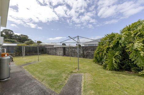 Photo of property in 8 Simons Street, Moturoa, New Plymouth, 4310