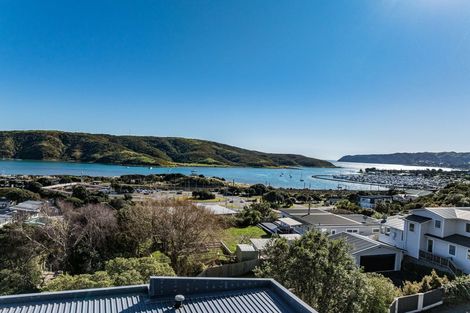 Photo of property in 8a Kiriwai Road, Paremata, Porirua, 5024