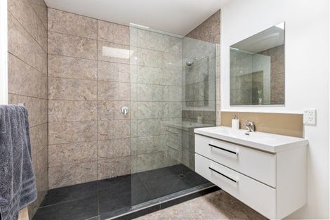 Photo of property in 49 Tawa Road, Kumeu, 0891