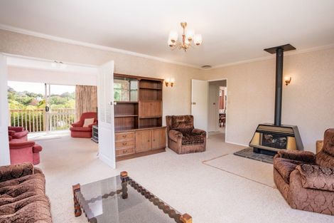 Photo of property in 1 Peterhouse Street, Tawa, Wellington, 5028