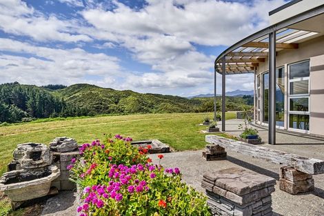 Photo of property in 102 Kuku East Road, Kuku, Levin, 5570