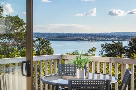 Photo of property in 53 Island Bay Road, Beach Haven, Auckland, 0626