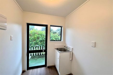 Photo of property in 2/18 Mirovale Place, Totara Vale, Auckland, 0629