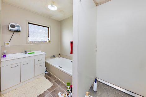 Photo of property in 4 Cottrell Place, Clendon Park, Auckland, 2103