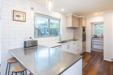 Photo of property in 6 Hicks Crescent, Waikanae Beach, Waikanae, 5036