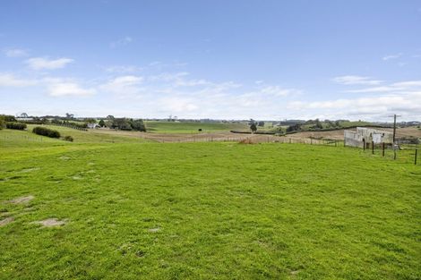 Photo of property in 155 Cross Road, Lepperton, New Plymouth, 4373
