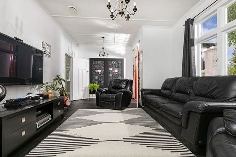 Photo of property in 5 Don Buck Road, Henderson, Auckland, 0614