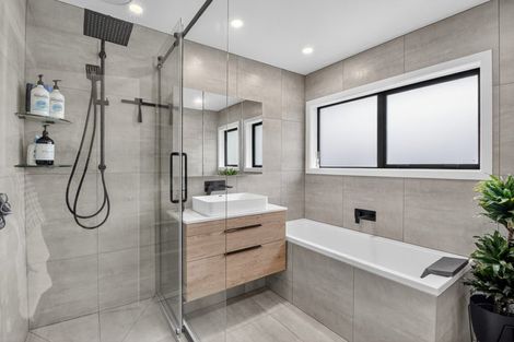 Photo of property in 16 Clyside Avenue, Half Moon Bay, Auckland, 2012