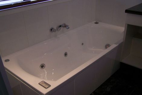 Photo of property in 2/4 Currell Way, Somerville, Auckland, 2014