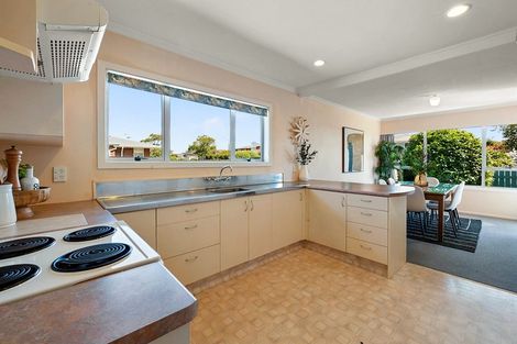 Photo of property in 43 Nevada Drive, Merrilands, New Plymouth, 4312