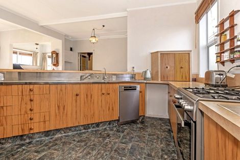 Photo of property in 300 Aberdeen Road, Gisborne, 4010