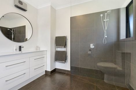 Photo of property in 22 Magnetic Place, Cromwell, 9310