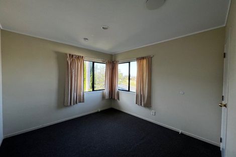 Photo of property in 2/21 Heathglen Place, Bayview, Auckland, 0629