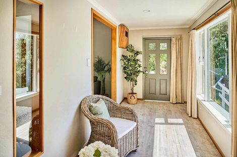 Photo of property in 12 Grays Road, Plimmerton, Porirua, 5026