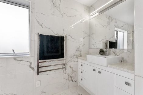 Photo of property in 17 Walter Ruddock Avenue, Kumeu, 0810