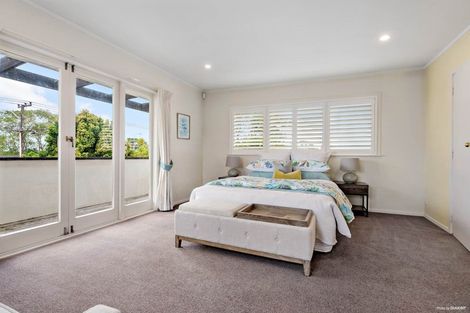 Photo of property in 1/206 East Coast Road, Forrest Hill, Auckland, 0620