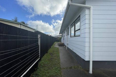 Photo of property in 1/94 Roberts Road, Te Atatu South, Auckland, 0610