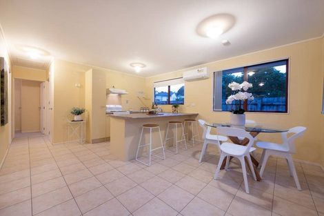 Photo of property in 32 De Quincey Terrace, Highland Park, Auckland, 2010