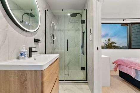 Photo of property in 152b Luckens Road, West Harbour, Auckland, 0618