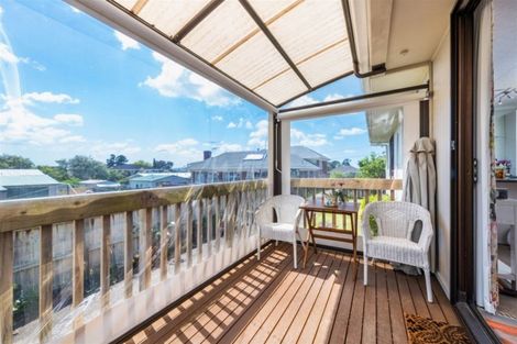 Photo of property in 2/88 Roberts Road, Te Atatu South, Auckland, 0610