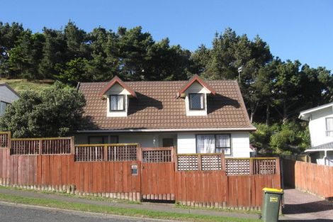 Photo of property in 60 Gloaming Hill, Titahi Bay, Porirua, 5022