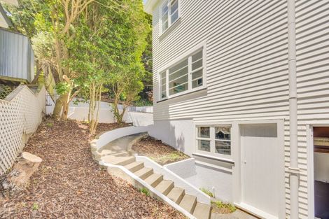 Photo of property in 42 Ashleigh Crescent, Miramar, Wellington, 6022