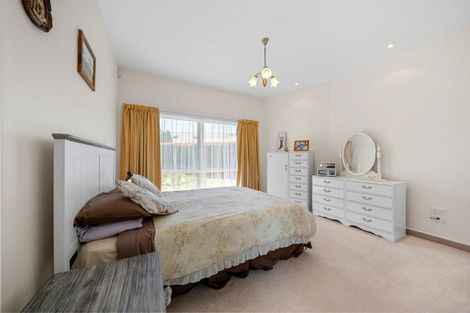 Photo of property in 6 Daffodil Grove, Carterton, 5713