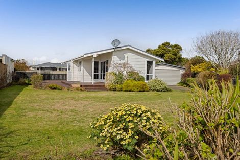 Photo of property in 8 Hughson Place, Opunake, 4616