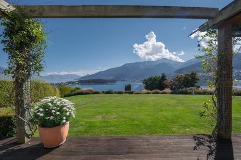 Photo of property in 4 Garland Terrace, Kelvin Heights, Queenstown, 9300