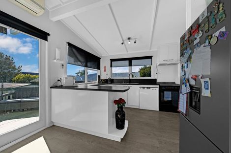 Photo of property in 6 Aplin Place, Birkdale, Auckland, 0626