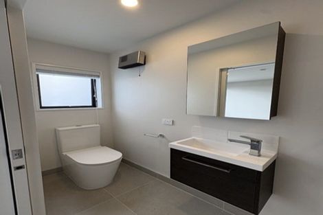 Photo of property in 2/79 Edmonton Road, Henderson, Auckland, 0612