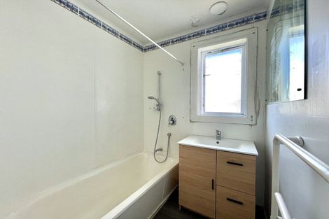 Photo of property in 1 Taha Road, Te Atatu South, Auckland, 0610