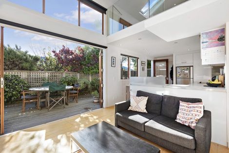 Photo of property in 13a Porritt Avenue, Mount Victoria, Wellington, 6011