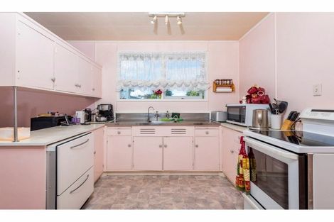 Photo of property in 13 Dunstall Place, Mangere Bridge, Auckland, 2022