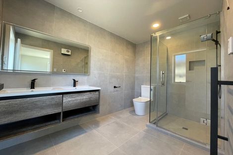 Photo of property in 30 Vinistra Road, Kumeu, 0810