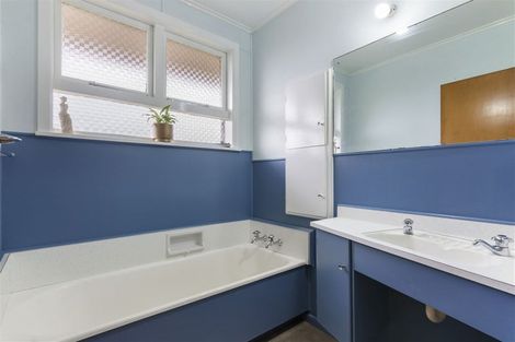 Photo of property in 25 Chatsworth Crescent, Pakuranga Heights, Auckland, 2010