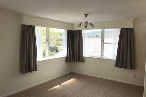 Photo of property in 17 Sunrise Boulevard, Tawa, Wellington, 5028